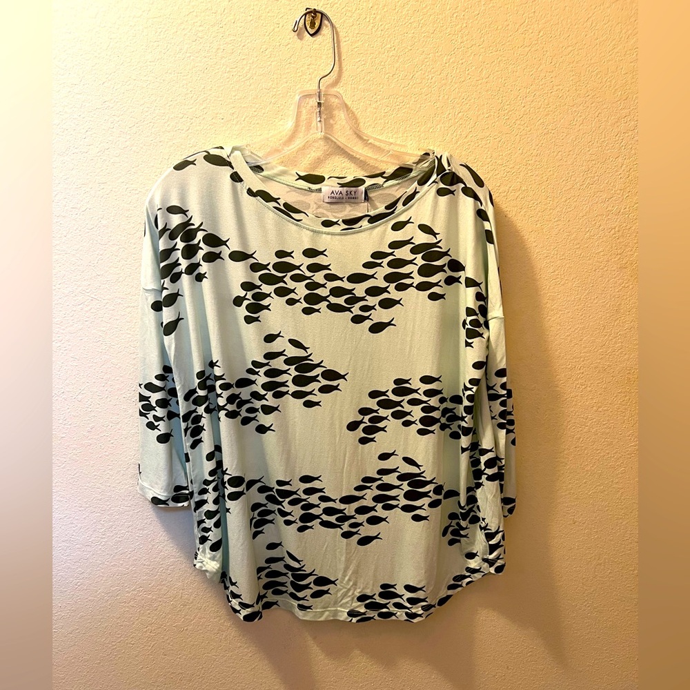 Fighting Eel / Ava Sky NWT Top Mami in Mint Fish S